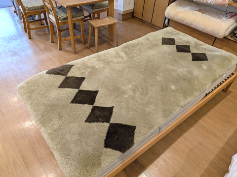 寒い冬も温かく眠れるムートンシーツ　三重県熊野市向井ふとん店