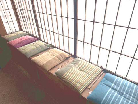 おかげ横丁「招福茶屋」 三重県伝統工芸品市木木綿座布団