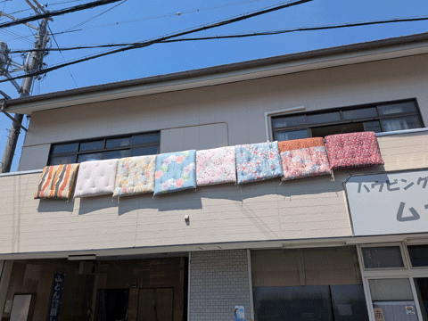お布団を干すと太陽の匂いがします