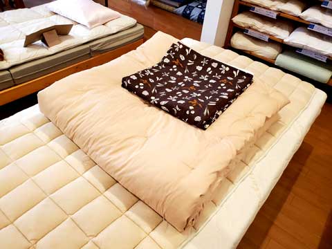 一人暮らしにちょうどいいサイズの手作りこたつ布団　三重県熊野市向井ふとん店