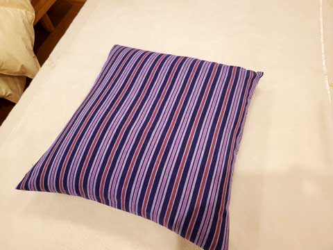 古希のお祝いに紫色の市木木綿座布団　三重県熊野市向井ふとん店