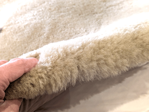 寒い冬も温かく眠れるムートンシーツ　三重県熊野市向井ふとん店