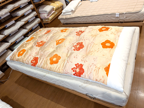 古い側生地を再利用して打ち直し敷布団　三重県熊野市向井ふとん店