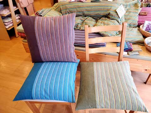 椅子の上に敷いてもいい市木木綿手作り座布団